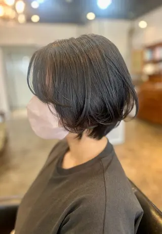 ショート Julia🖤 縮毛矯正🌬️🩵のヘアスタイル