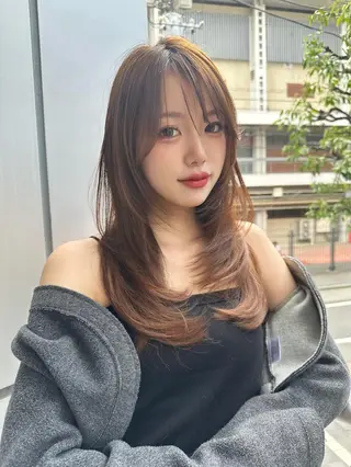 ロング カラー レイヤーカット 透明感カラーのヘアスタイル
