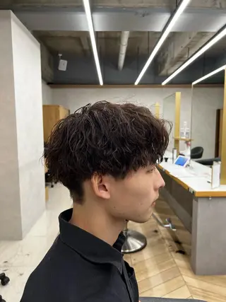 ミディアム パーマ メンズ 🏅メンズ特化 ヤマクラ タイキのヘアスタイル