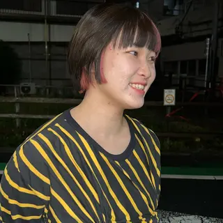 カラー AYU/ブリーチ/ レイヤーカットのヘアスタイル