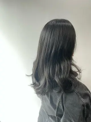 セミロング ili 梅田のヘアスタイル