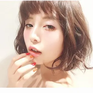ミディアム カラー ア イカのヘアスタイル