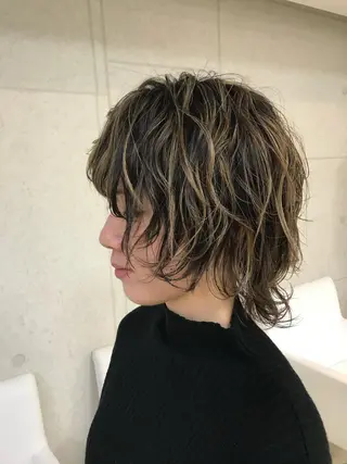 ミディアム カラー 具志 真理子のヘアスタイル
