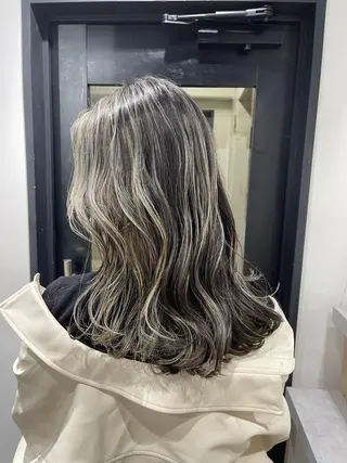 ミディアム カラー FOLK所属・白髪ぼかしハイライト バレイヤージュヤマトのヘアスタイル