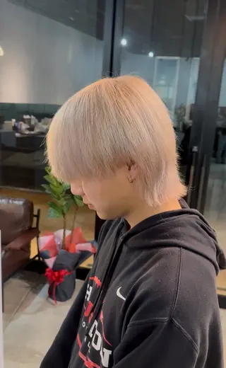 メンズ ハイトーン/福井 🦖/服部じんのヘアスタイル