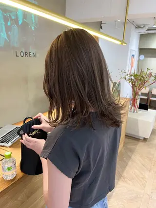 ミディアム 似合わせレイヤー ＆透明感カラーのヘアスタイル