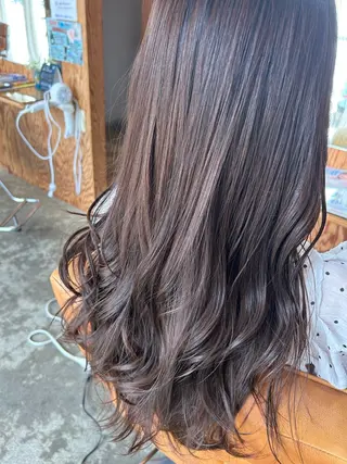 ロング カラー 鏡原 実和のヘアスタイル