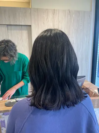 ミディアム 伊藤 未奈のヘアスタイル