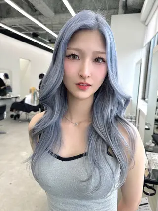 ロング カラー 服部 しおんのヘアスタイル