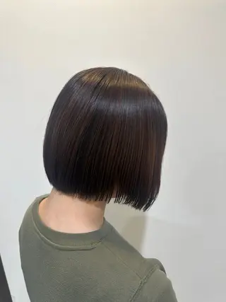 ミディアム レイヤー 艶々カラーのヘアスタイル