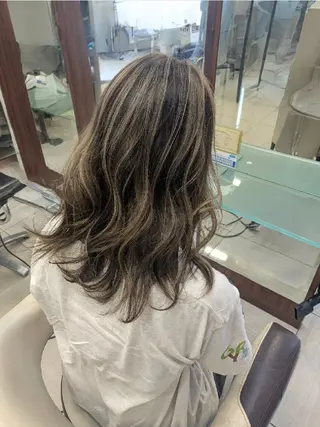 セミロング Yoko ハイライトのヘアスタイル