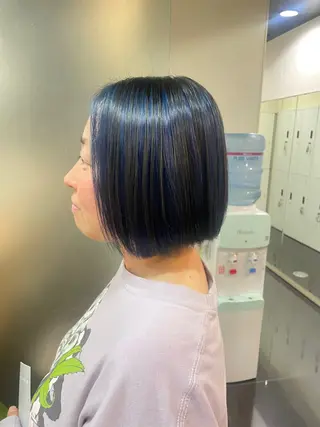 ショート カラー ハイトーン/レイヤー 似合わせ・ユキノのヘアスタイル