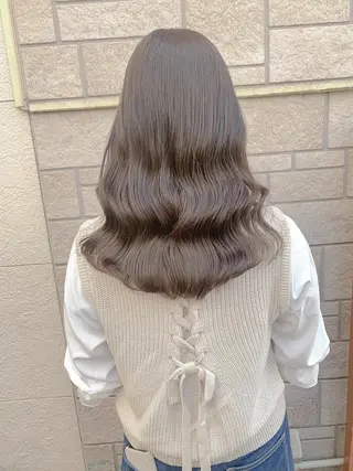 セミロング トレンドパーマ 加藤菜月のヘアスタイル