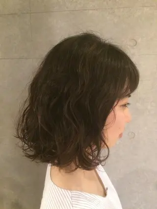ミディアム パーマ 鈴木 悠史のヘアスタイル