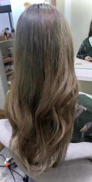 ロング カラー 猪妻 采蘭のヘアスタイル