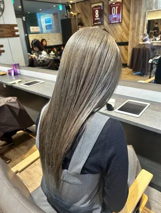 ロング カラー 小谷 志月のヘアスタイル