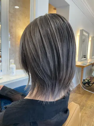 ミディアム ブリーチ毛矯正.髪質 改善.髪にドラマをのヘアスタイル