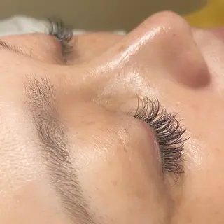 マツエク・マツパ 西尾 優希のヘアスタイル