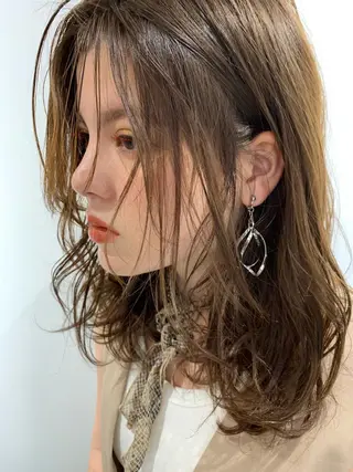 ミディアム 顔周りの垢抜けヘア 立山愛梨のヘアスタイル