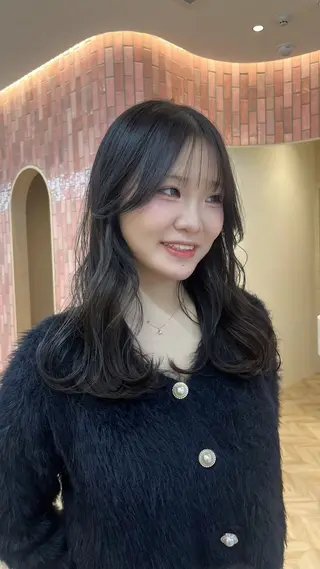 セミロング カラー 柔らかい艶暖色 レイヤー🫧姫汝のヘアスタイル