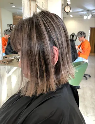 ミディアム 韓国レイヤー外国人風 透明感カラー髪質改善のヘアスタイル