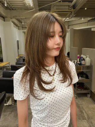 セミロング レイヤー/ハイトーン ヒガシサヨのヘアスタイル