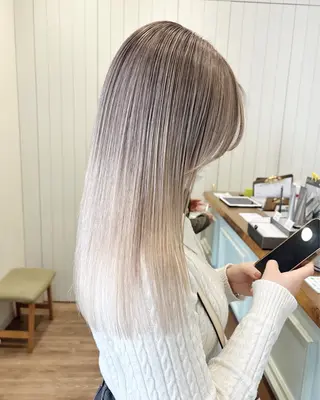 セミロング カラー ケアブリーチ 坪井佑樹のヘアスタイル