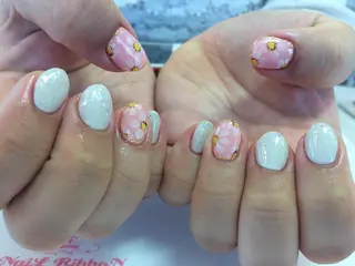 ネイル ネイルリボン 受付スタッフのネイルデザイン