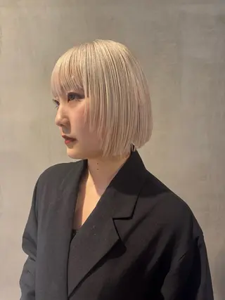 カラー 黒染め落とし ムラ修正　ハイトーンのヘアスタイル