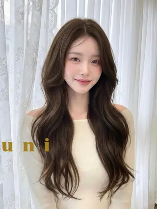 ロング 新野 百恵のヘアスタイル