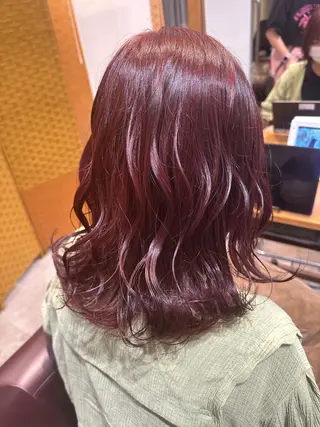ミディアム シールエクステ/ ブリーチカラーのヘアスタイル