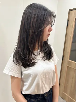 ロング カラー 白髪ぼかしハイライト レイヤー川口 元気のヘアスタイル