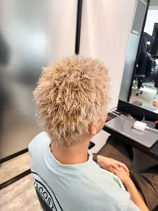 ショート カラー パーマ メンズ 及川シゲル 髪質改善講師のヘアスタイル