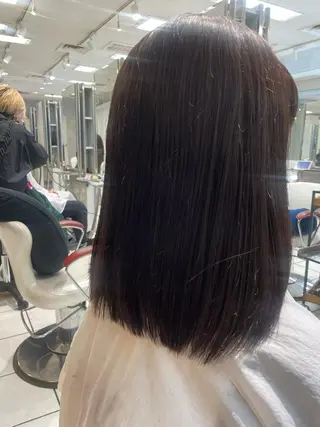 ミディアム カラー アートディレクター 尾内 友美のヘアスタイル
