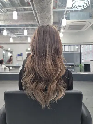 ロング カラー ヘアアレンジ ❇️安達 優心❇️ レイヤー/艶髪特化のヘアスタイル