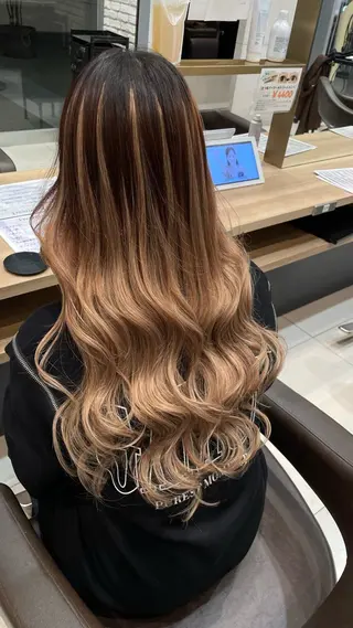 ロング 苗村 梨愛のヘアスタイル