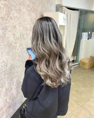 ロング カラー ケアブリーチ 若杉圭大のヘアスタイル