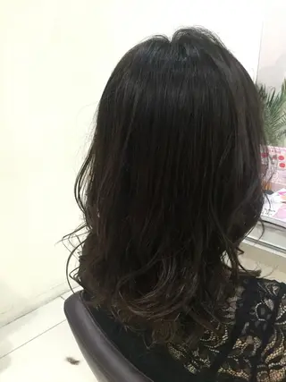 ロング カラー 秋野 睦実のヘアスタイル