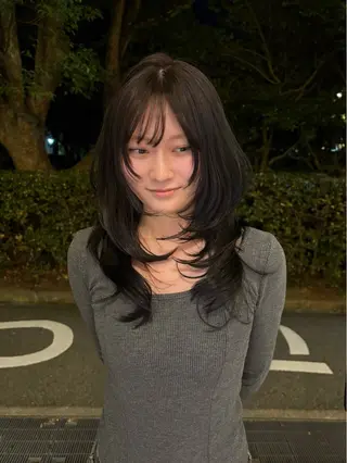 セミロング 韓国レイヤー YOKE reinaのヘアスタイル
