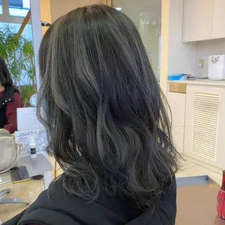 セミロング カラー 牧野 佳樹のヘアスタイル