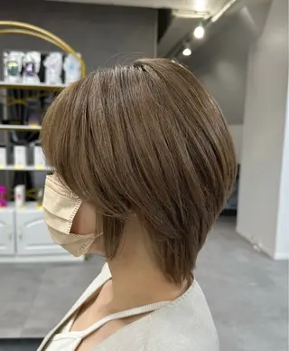 ショート 韓国風 白髪ぼかし NAOTOのヘアスタイル