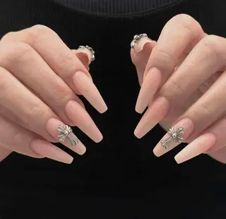 ロング カラー ニュ クインのネイルデザイン