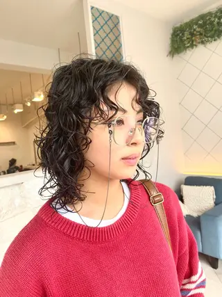 ミディアム パーマ 饒平名 知也のヘアスタイル