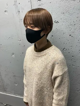 ショート カラー 顔まわりレイヤー デザインカットのヘアスタイル