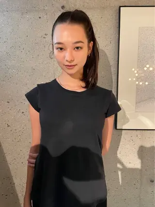 セミロング カラー 山本 真綺のヘアスタイル