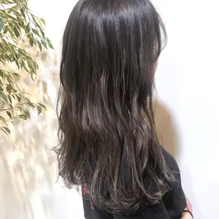 ロング カラー MIOベージュカラー 柔らかいカラーのヘアスタイル