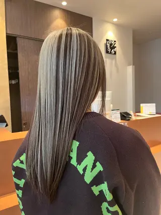ロング ルナ|縮毛矯正 ×デザインカラー🥝のヘアスタイル