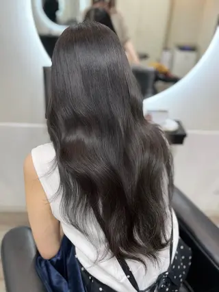 ロング MILIA 古石　和奈のヘアスタイル