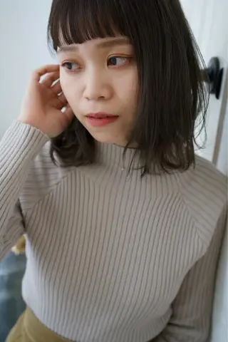 ミディアム カラー fio マナミのヘアスタイル