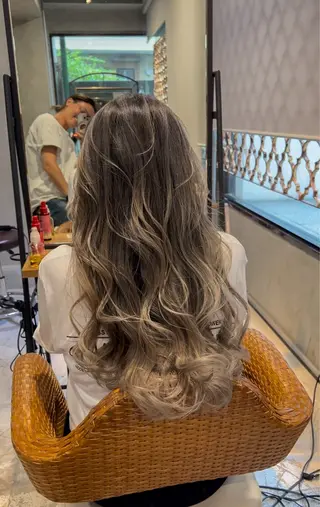 セミロング カラー 海外デザイン🇺🇸 石渡諒太のヘアスタイル